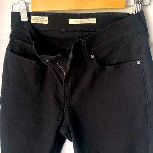Levi’s Curvy Skinny Jeans